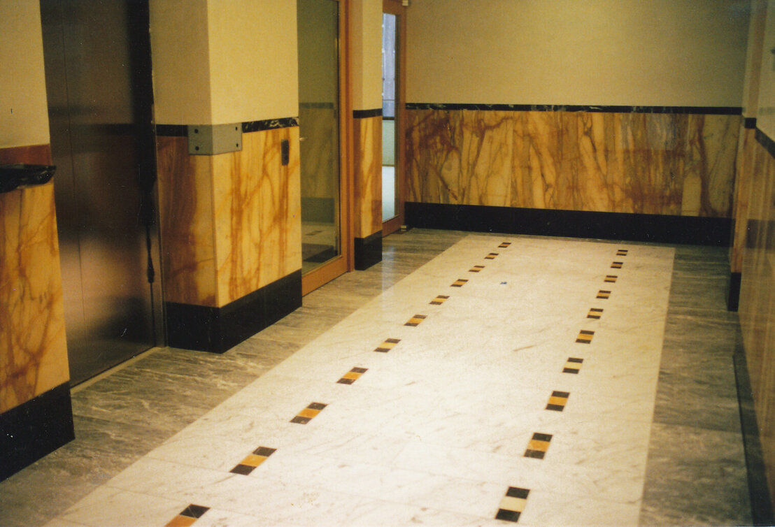 Natursteinboden in Hotellobby